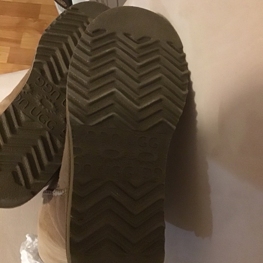 Ugg Boots - image 4